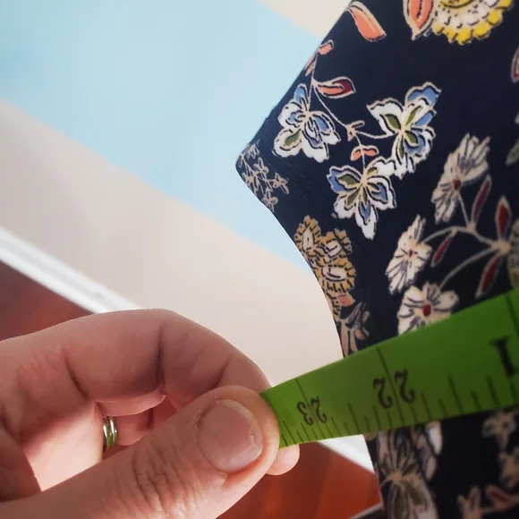 Vince Camuto Long Sleeve Floral Top - Picture 5 of 7